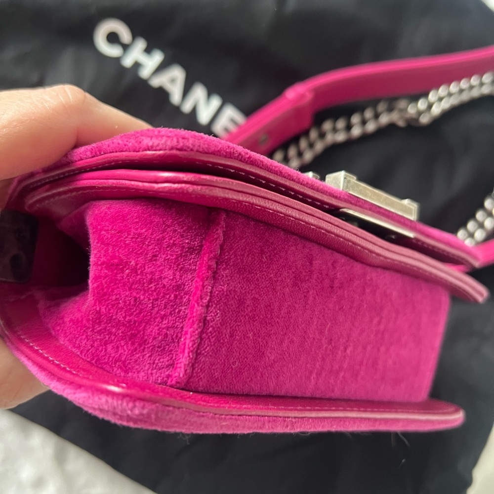 CHANEL Velvet Boy Bag - Picture 7 of 16